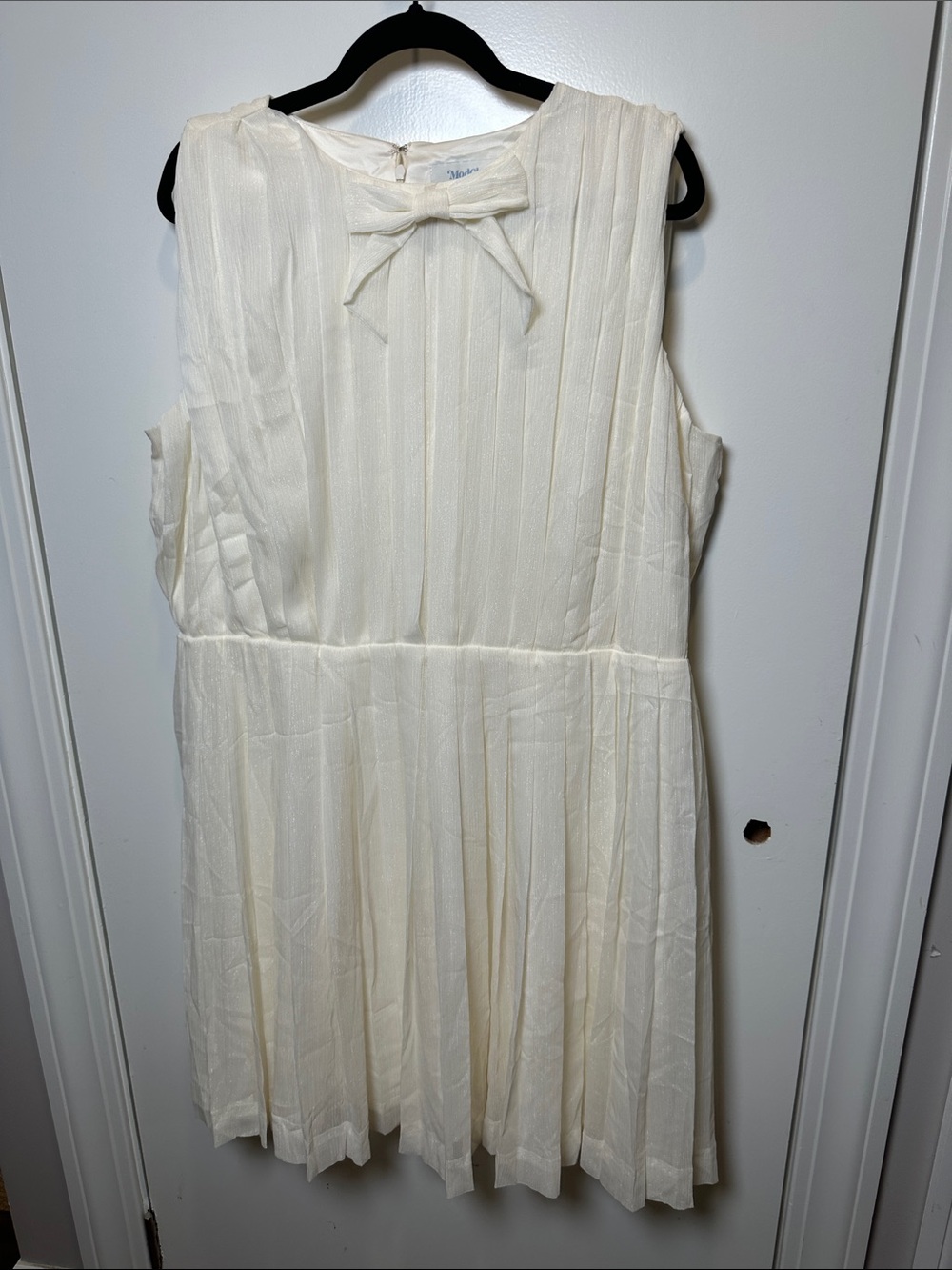 ModCloth Ivory Bow-Back Pleated Cocktail Dress (20)